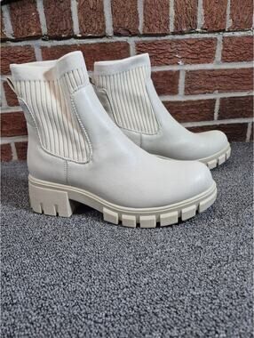 Hey Girl by Corkys Lurking Ivory Chunky Lug Sole Chelsea Boots Size 10